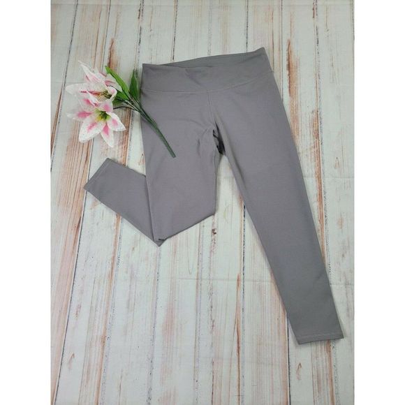 Fabletics Accessories - Fabletics Mid-Rise Crop Leggings Compression Workout Capri Pants Gray
